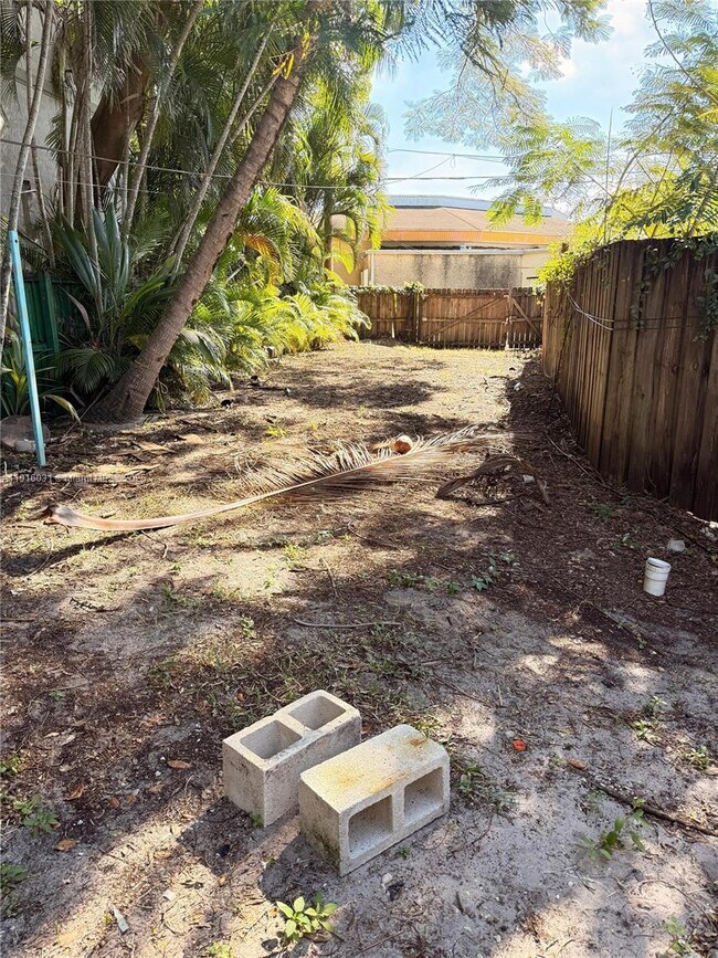 Building Photo - 5604 Hayes St