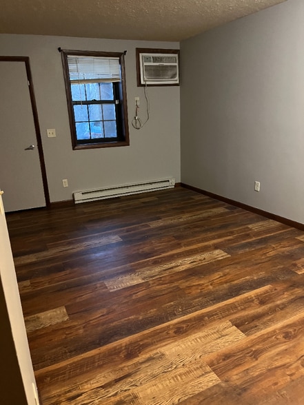 Building Photo - 300 Wood St