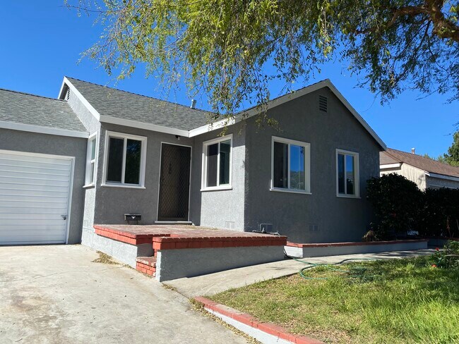 Primary Photo - 2105 N Buena Vista St