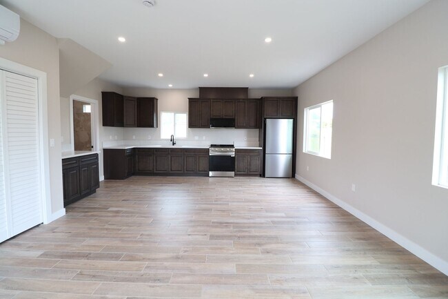 Building Photo - 200 Siler Ln