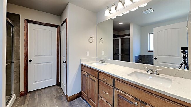 Building Photo - 14301 Peach Tree Dr