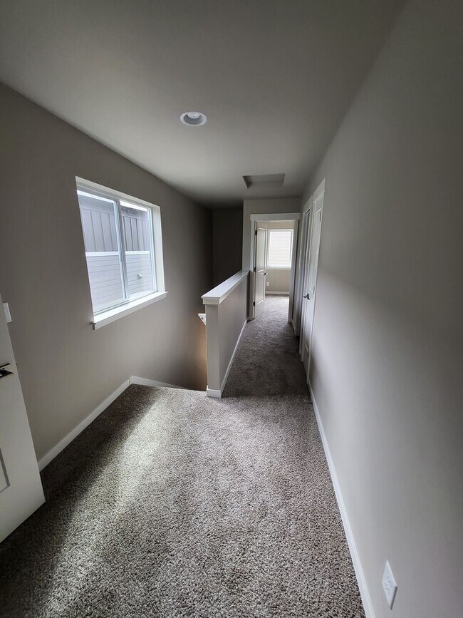 Building Photo - 61570 SE Lucia St