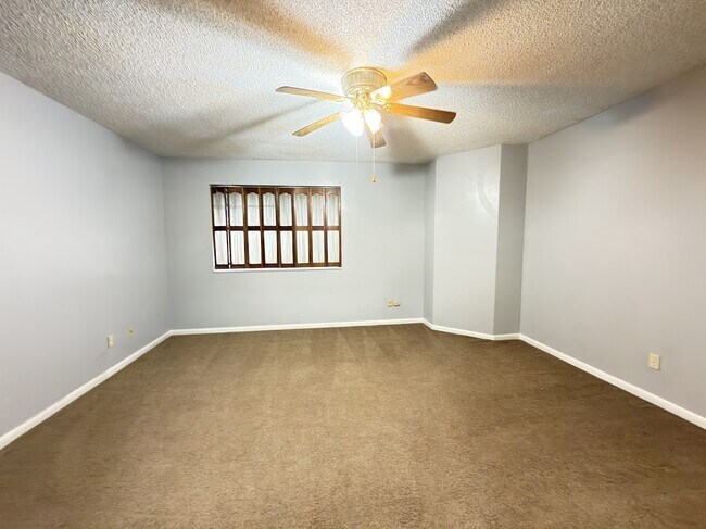 Building Photo - 1307 Baytree Dr