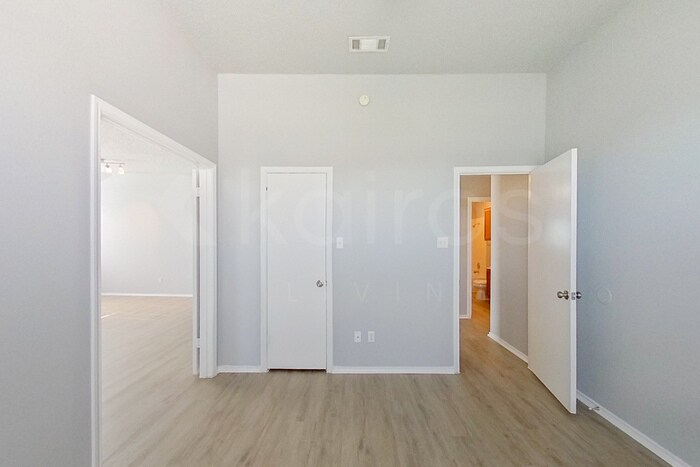 Building Photo - 4914 Glenoak Dr