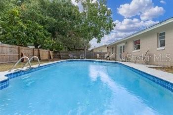 Building Photo - 450 Longwood Cir