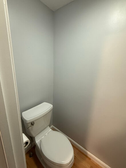 Building Photo - 105 Elmwood Dr