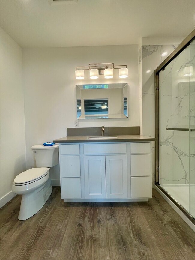 Building Photo - Fully Remodeled 4 Bedroom 2.5 Bathroom in ...
