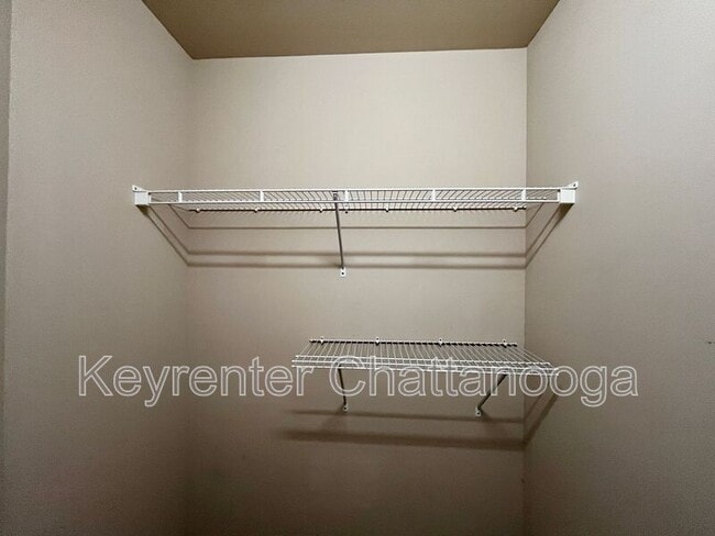 Building Photo - 5775 Crooked Creek Dr