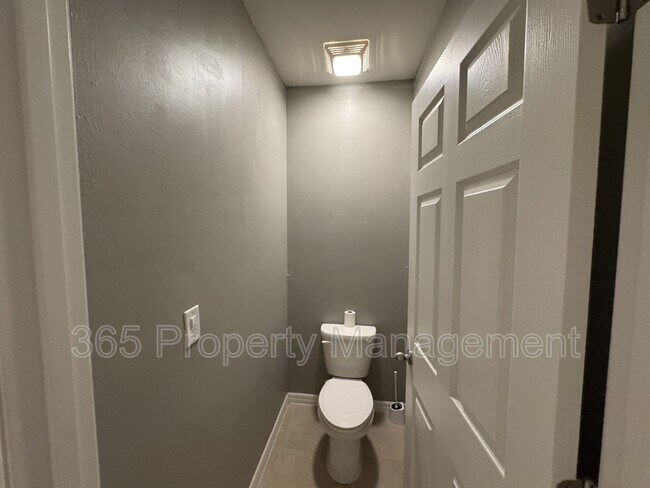 Building Photo - 471 Seasons Dr