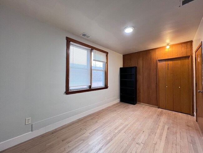 Building Photo - 5217 S Hermitage Ave