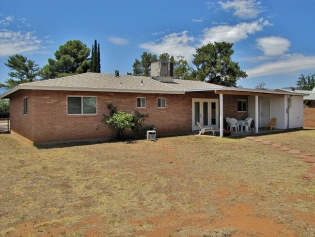 Building Photo - 503 Phillip Dr