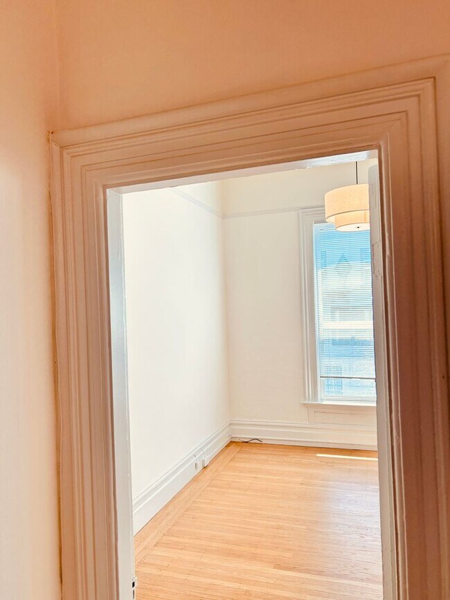 Building Photo - 2116-2118 Greenwich Street