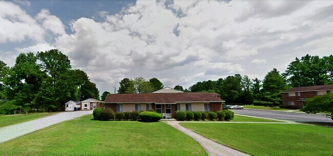 Building Photo - Peachtree Court Apartments