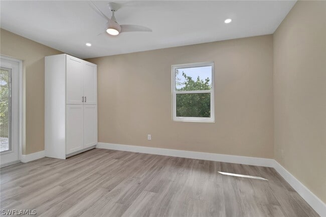 Building Photo - 5150 Sand Dollar Ln