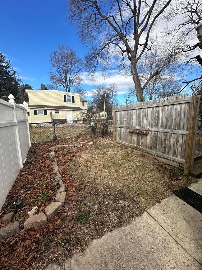 Building Photo - Updated 2 Bedroom Home in Media Borough with Private Yard