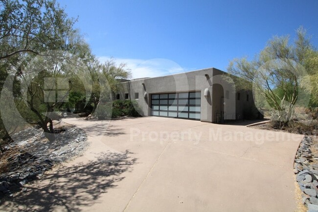 Primary Photo - 5844 E Carefree Mountain Dr