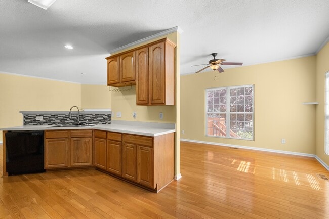 Building Photo - 100 Henson Pl