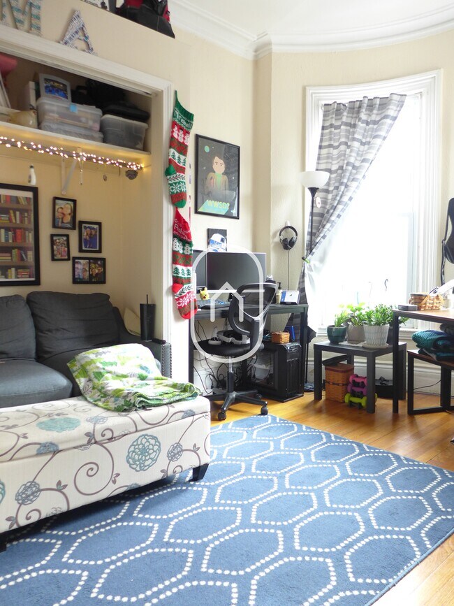 Building Photo - 37 Delle Ave