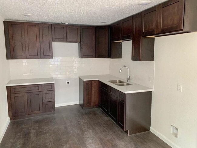 Building Photo - 303 Harlem St