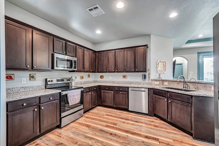 Building Photo - 6008 Ridge View St