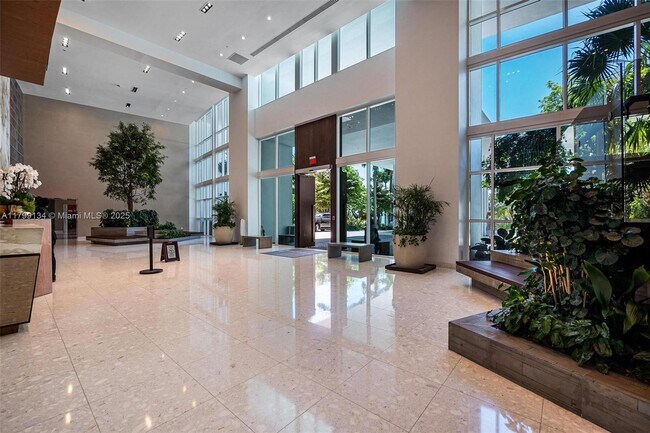 Building Photo - 2020 N Bayshore Dr