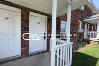 Building Photo - Renovated 2-Bedroom Apartment Just 1 Mile from Downtown Greer!