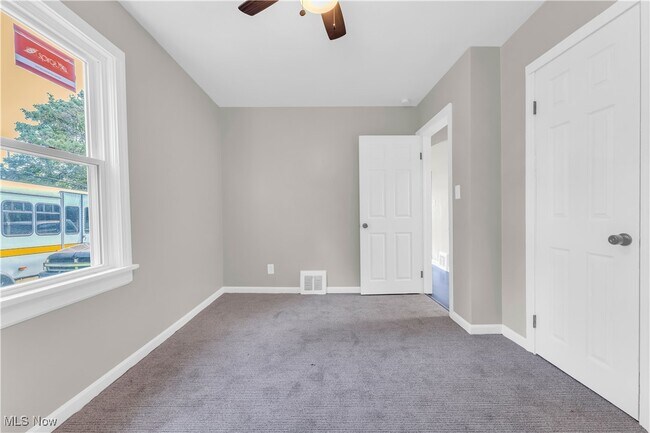 Building Photo - 4646 E 147th St
