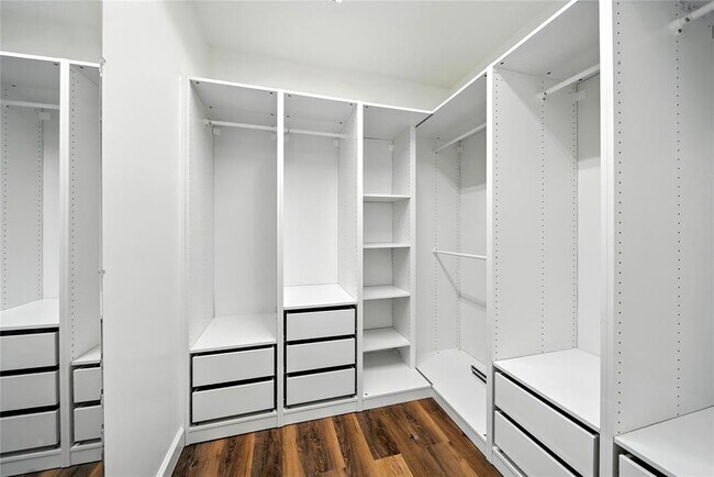 Building Photo - 1610 Antoine Dr