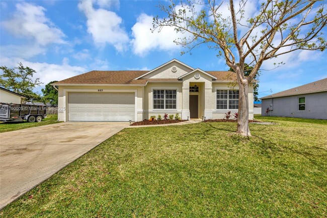 Primary Photo - 665 NE Horizon Ln