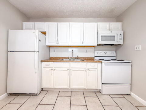 Building Photo - 228 Fleming Ave
