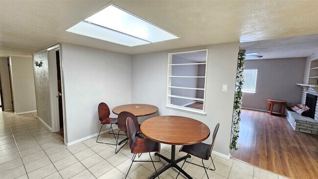 Building Photo - 15303 Gran Vista Dr