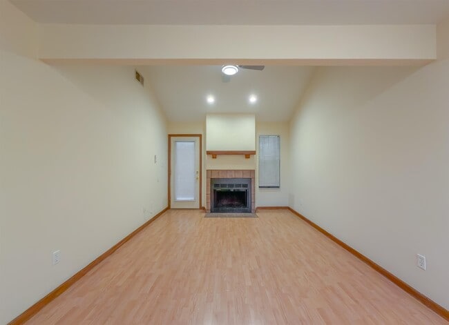 Building Photo - 1104 Greentree Ct