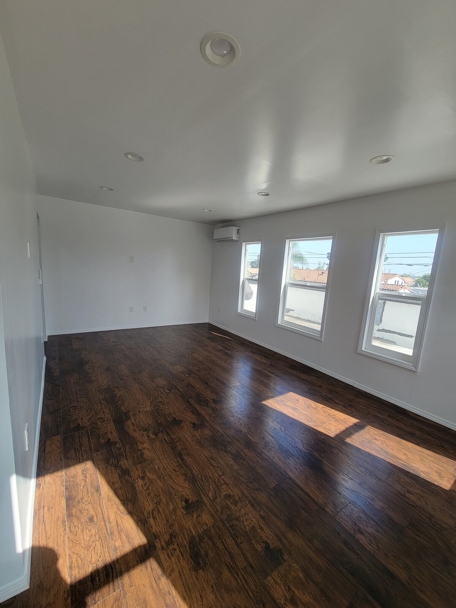 Building Photo - 7611 Seville Ave