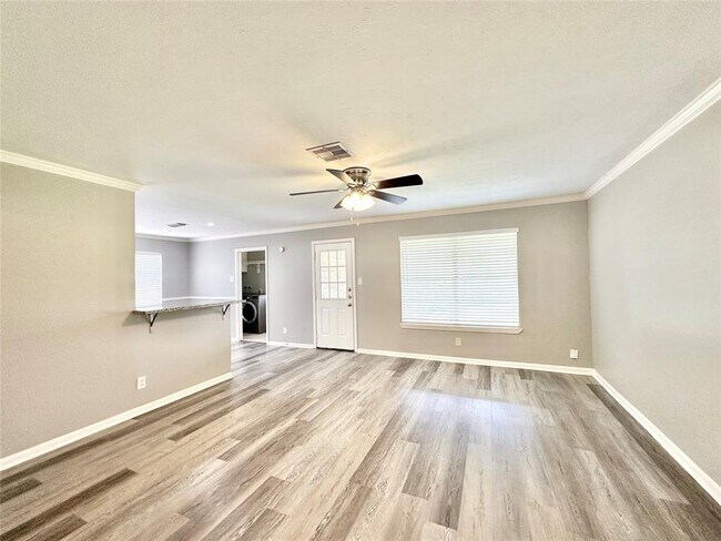Building Photo - 5818 Birchmont Dr