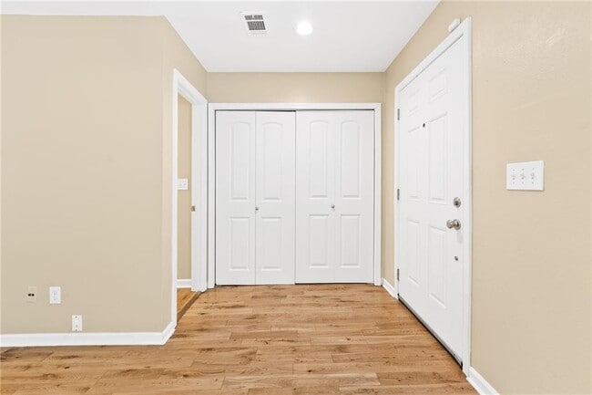 Building Photo - 2266 Oak Glenn Cir