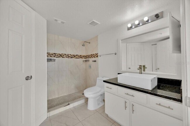 Building Photo - 2212 Grand Cayman Ct