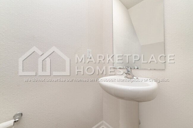 Building Photo - 3051 Cres Lk Ln