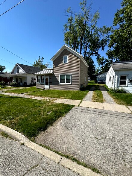 Building Photo - 210 Santee Ave