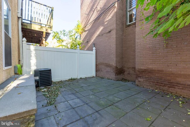 Building Photo - 801 Cameron St