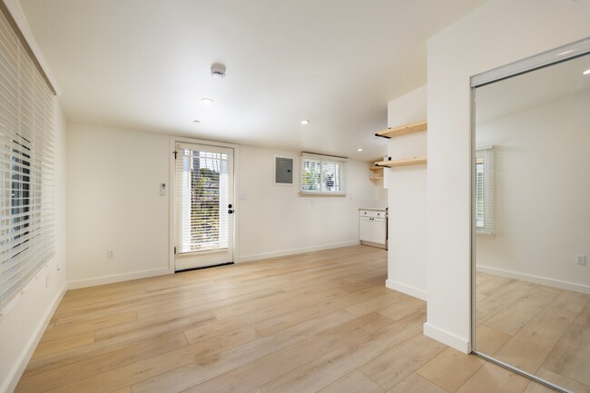 Building Photo - Studio - Downtown Santa Barbara