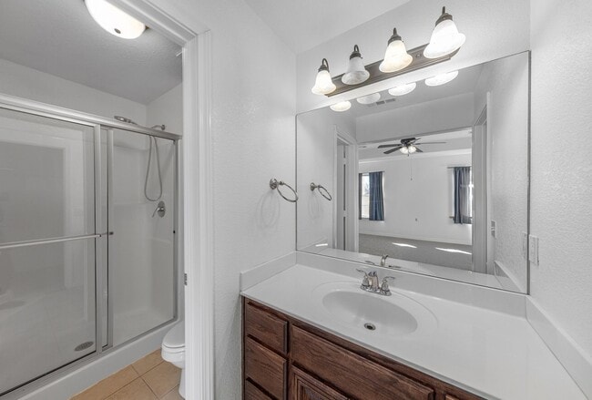 Building Photo - Are you looking for a short term rental. Look No further!!