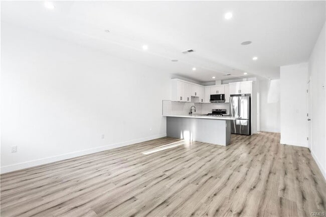 Building Photo - 10857 Morrison St