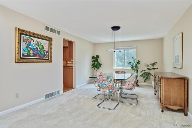 Building Photo - 10725 E Maplewood Dr