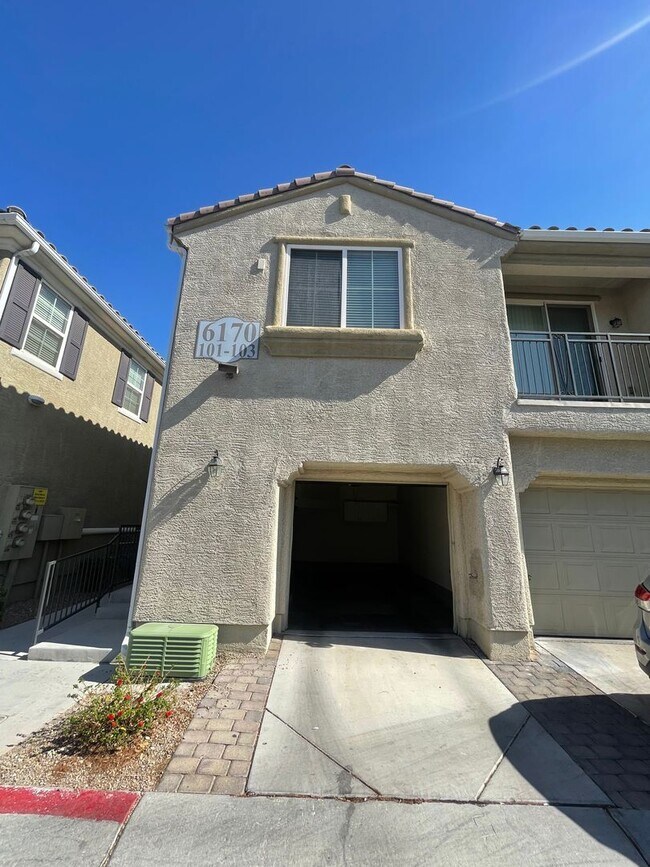 Building Photo - Delightful 2 Bedroom 2 Bathroom Townhouse!