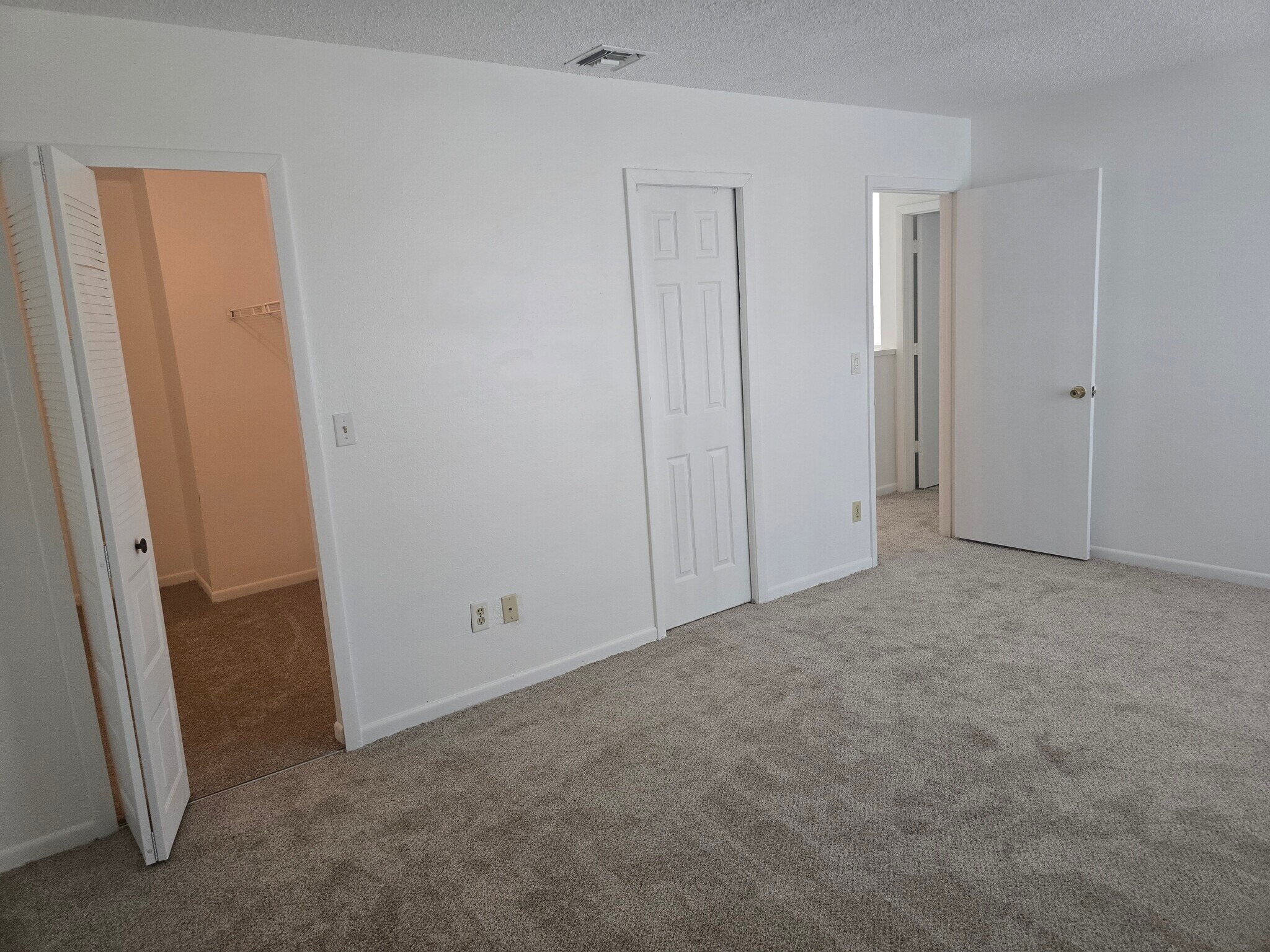 Building Photo - 708 SE 12th Ct