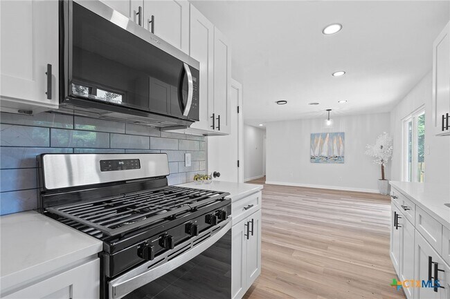 Building Photo - 711 Santa Rosa Dr
