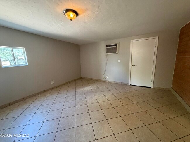 Building Photo - 1354 W Sonora St