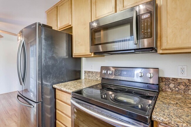 Building Photo - 2 Bedroom Condo For Rent - El Cajon