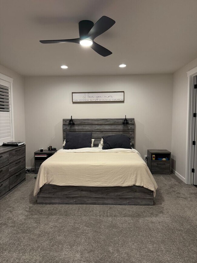 Building Photo - Beautiful Home with lots of upgrades.... A...