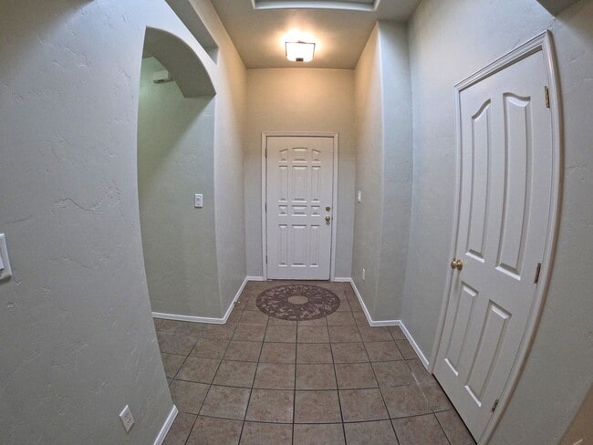 Building Photo - 2210 Dakota Dr